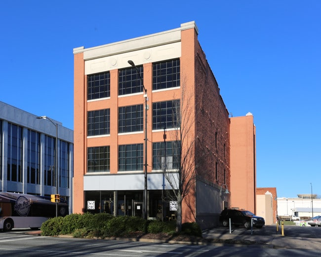 212 N Main St
