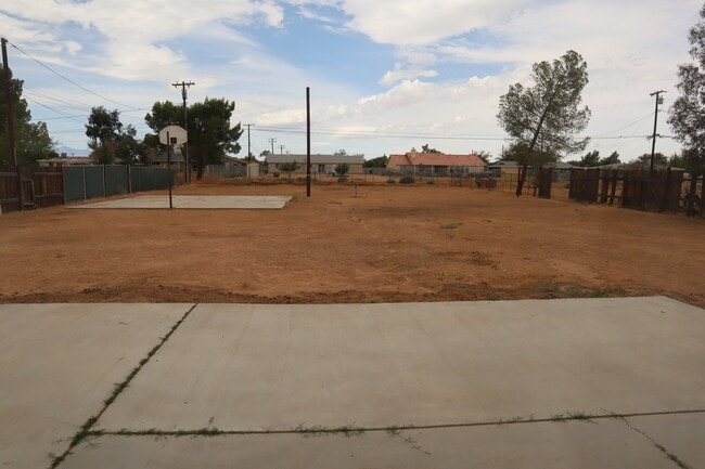 14070 Quinnault Rd in Apple Valley, CA - Building Photo - Building Photo