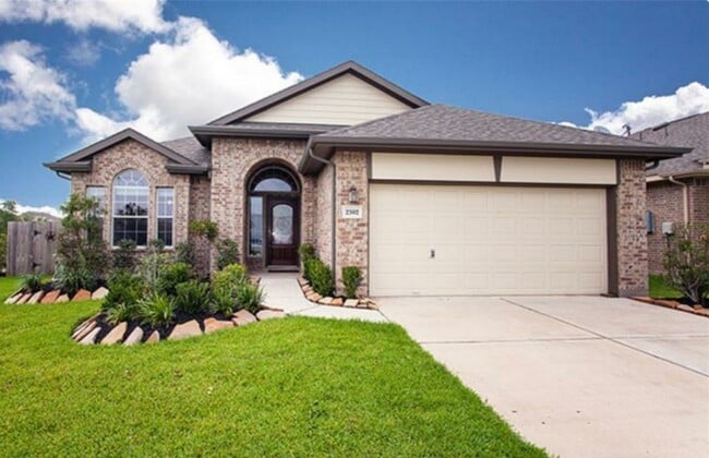 property at 2302 Cantabria Ln