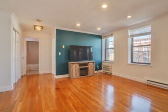 129 Franklin St, Unit B6 in Jersey City, NJ - Building Photo - Building Photo