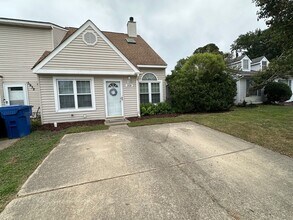 3930 Roebling Ln in Virginia Beach, VA - Building Photo - Building Photo