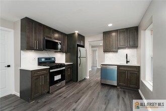 1625 Parker Rd in Highland Park, NJ - Building Photo - Building Photo