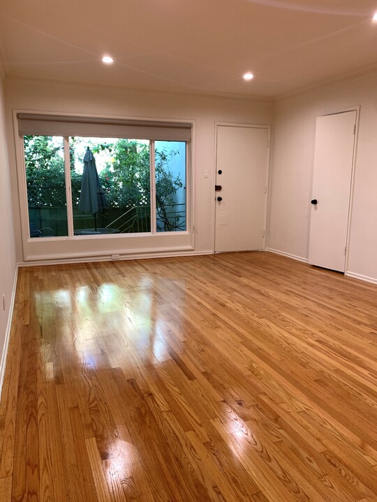 1204-1208 N Crescent Heights Blvd in West Hollywood, CA - Foto de edificio