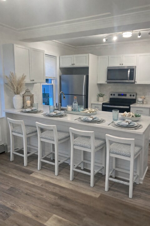 332 W Wayne Ave in Wayne, PA - Building Photo