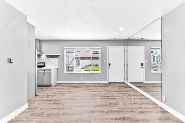 433 Nebraska Ave in Long Beach, CA - Foto de edificio - Building Photo