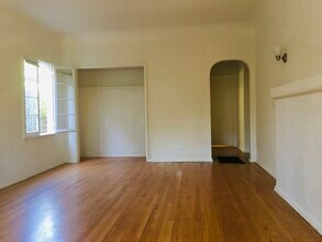 1133 Wooster S St, Unit atinaproperties@gmail.com in Los Angeles, CA - Building Photo - Building Photo