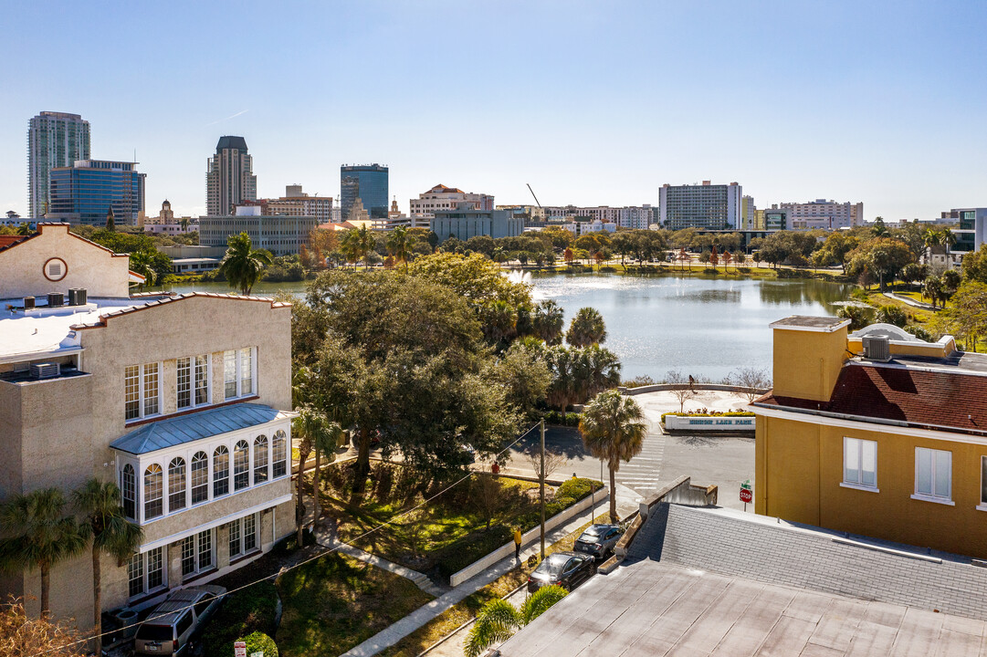 The Lawtone in St. Petersburg, FL - Foto de edificio