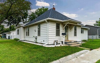 1142 Wallgate Ave in Waterloo, IA - Foto de edificio - Building Photo
