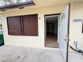 28202 SW 143rd Ct in Homestead, FL - Building Photo - Building Photo