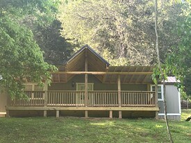 1470 Gulley River Rd, Unit 1 bed 1 bath in Harrogate, TN - Building Photo