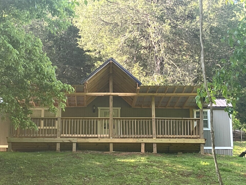 1470 Gulley River Rd, Unit 1 bed 1 bath in Harrogate, TN - Building Photo