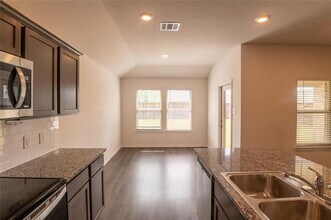 3929 Dickinson Ave in Aubrey, TX - Building Photo - Building Photo