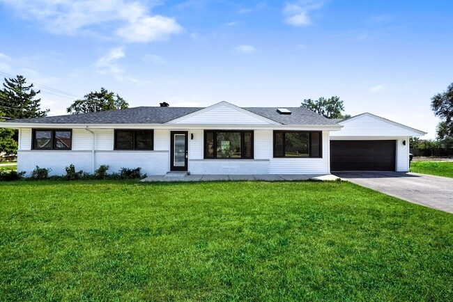 property at 19W719 W Holtz Ave