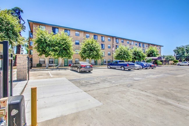 Bernardine Senior Independent Living in San Bernardino, CA - Foto de edificio - Interior Photo