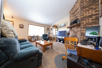 8467 144th St W in St. Paul, MN - Foto de edificio - Building Photo
