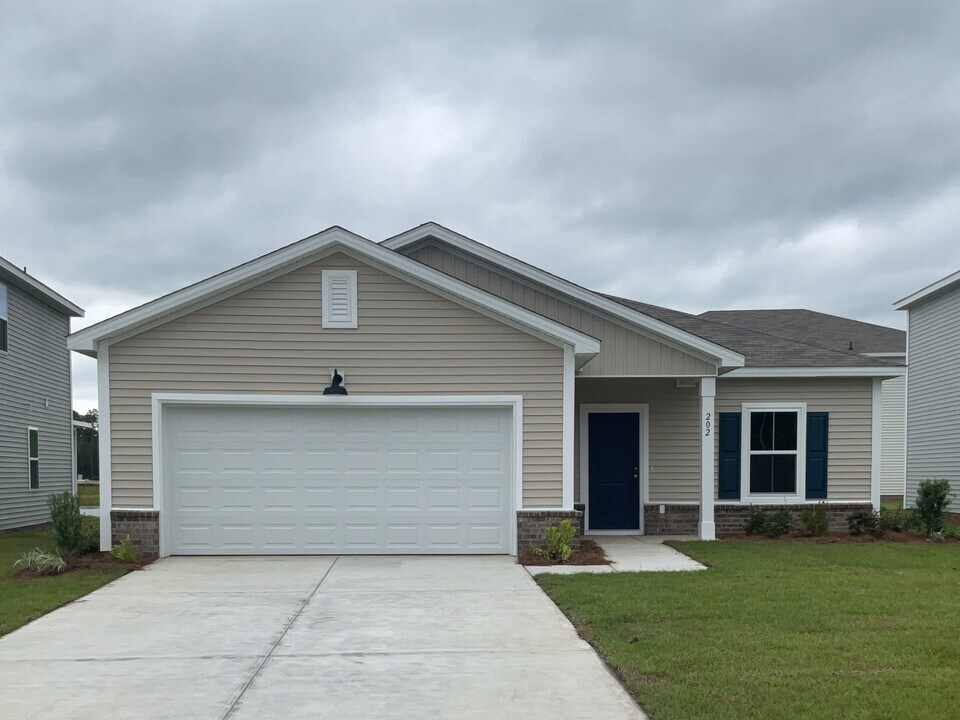 202 Green Meadow Drive in Savannah, GA - Building Photo