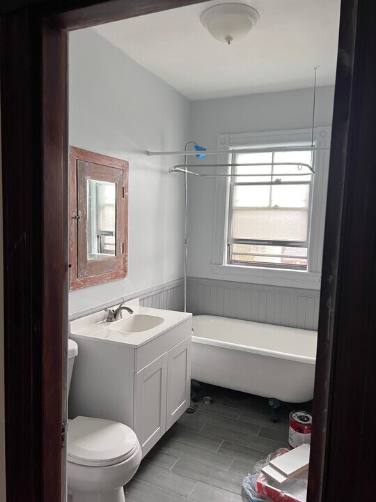 73 Adams St, Unit 3 in Boston, MA - Foto de edificio