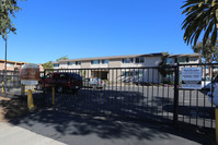 Del Prado Apartments in San Ysidro, CA - Foto de edificio - Building Photo