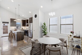 1114 N Olive St in San Antonio, TX - Building Photo - Building Photo