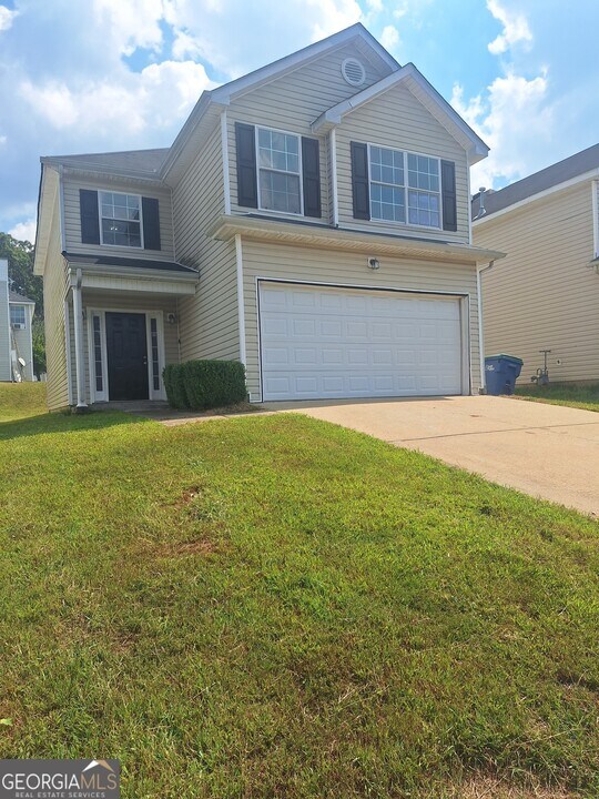 5646 One Lake Way in College Park, GA - Building Photo