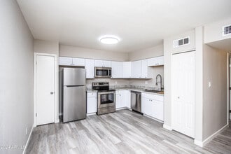 720 S Dobson Rd in Mesa, AZ - Building Photo - Building Photo