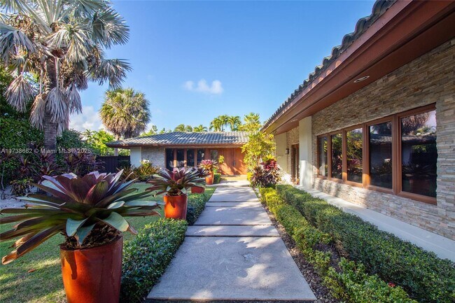 property at 2425 Barcelona Dr