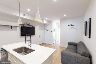 839 19th St NE-Unit -4 in Washington, DC - Foto de edificio - Building Photo