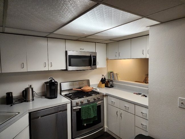 11630 Chenault St in Los Angeles, CA - Building Photo - Building Photo