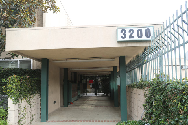 Queensland Manor North in Los Angeles, CA - Foto de edificio - Building Photo