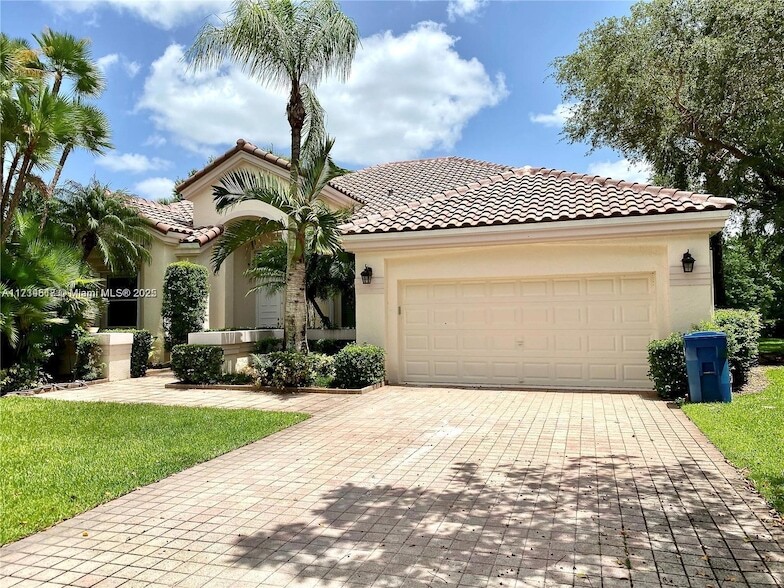 2694 Oakmont Dr in Weston, FL - Foto de edificio