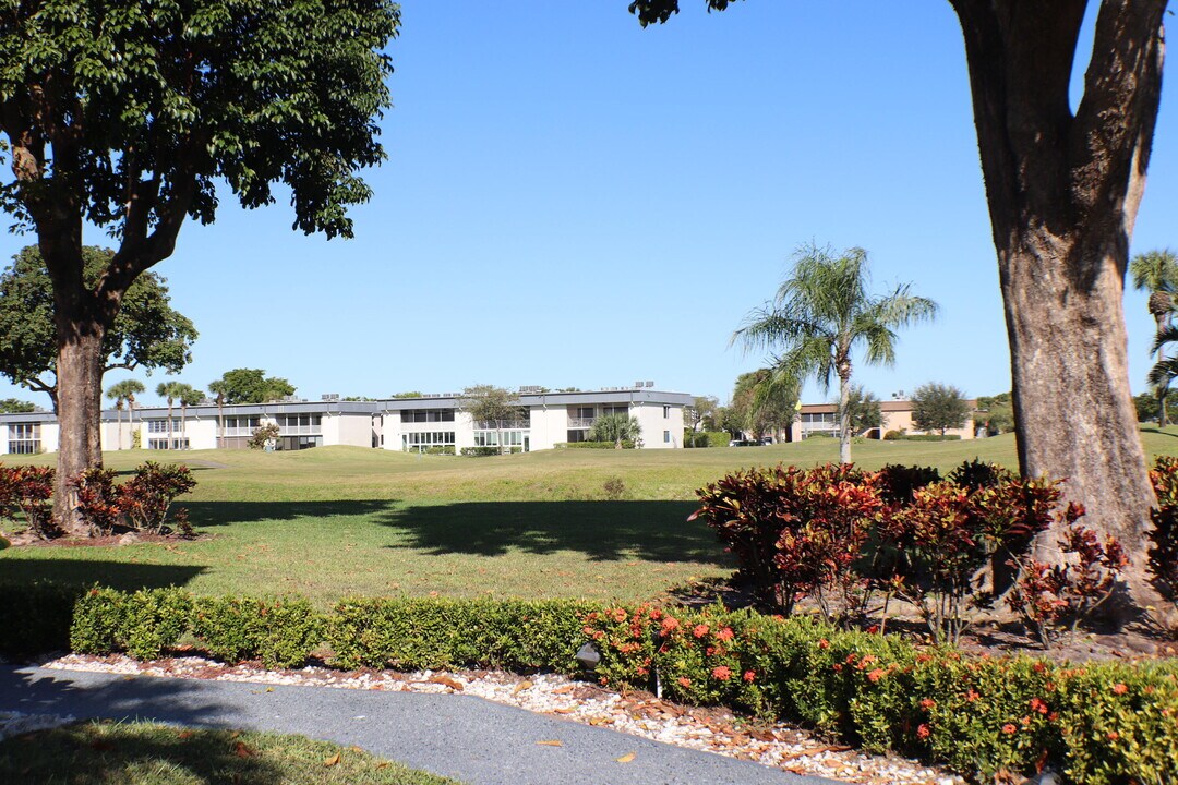 482 Flanders K in Delray Beach, FL - Foto de edificio