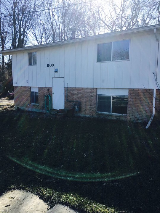 1109 Elder Blvd in Ann Arbor, MI - Building Photo
