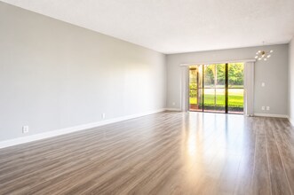 16431 Blatt Blvd, Unit In the heart of Weston! in Weston, FL - Foto de edificio - Building Photo