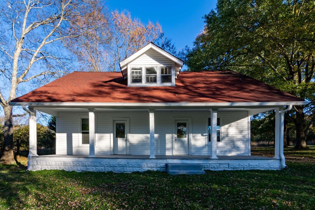 1809 Cairo Bend Rd in Lebanon, TN - Building Photo