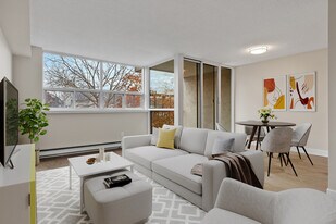 Caravel in Kingston, ON - Building Photo