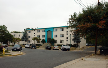 Arlandria Chirilagua Apartments in Alexandria, VA - Building Photo - Building Photo