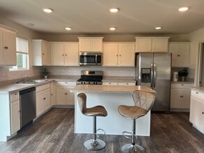 1735 Bayberry Ln in Pingree Grove, IL - Building Photo - Building Photo