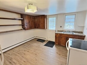 4 Pilgrim Terrace in Poughkeepsie, NY - Building Photo - Building Photo