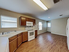 1995 Kickapoo Trl in Heartland, TX - Building Photo - Building Photo