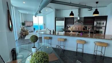 700 NE 25th St, Unit 1703 in Miami, FL - Building Photo - Building Photo