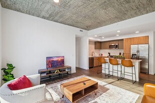 222 E Jefferson St in Phoenix, AZ - Building Photo