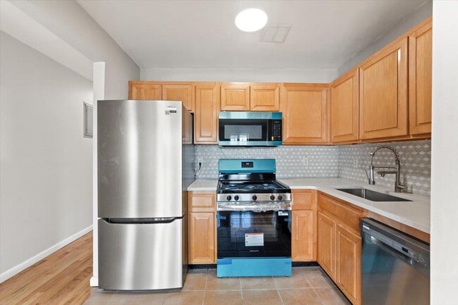 property at 1309 Vreeland Ave