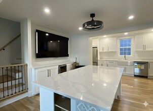 8 Russell Rd in Chelmsford, MA - Foto de edificio - Building Photo