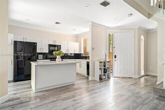 21024 NE 34th Ct in Aventura, FL - Foto de edificio - Building Photo