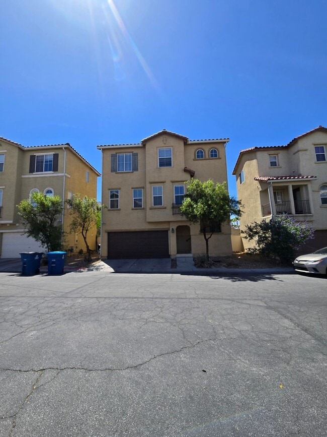 7063 Canary Ivy Way in Las Vegas, NV - Building Photo - Building Photo