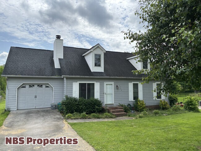 7404 Foxglove Ln in Knoxville, TN - Building Photo - Building Photo