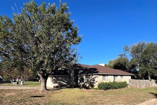1103 Deepwoods Trail in Leander, TX - Building Photo