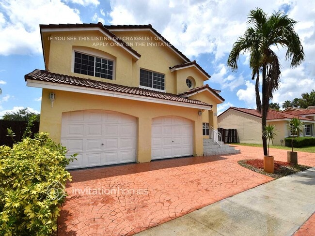 4500 SW 154th Pl in Miami, FL - Foto de edificio - Building Photo