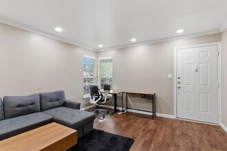 7685 Northcross Dr, Unit 429 in Austin, TX - Building Photo - Building Photo