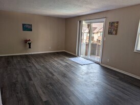 6228 Robinson St, Unit 4